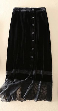 Long Skirts For Women, Long Maxi Skirts, Velvet Skirt, Mode Inspo, Dark Fashion, Dress Ideas, Upcycle Clothes, Long Skirt, Cool Outfits