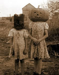 Vintage Halloween Photo Kids Pumpkin Head Spooky Creepy Halloween Mask Occult Vintage Photo Black and White Halloween Photo Freaky Print Beautiful, high quality hard to find photo that I am sure you are going to love and cherish. For the first time, we are offering for sale our collection of rare, hard to find vintage historical photos. All our Top Rated photos are of the highest possible reproduction quality. Due to some of the crazy photo sizes they used back in the day, there may be a slight Vintage Bizarre, Images Terrifiantes, Vintage Halloween Photos, Photo Halloween, Creepy Vintage, Creepy Photos, Vintage Halloween Costume, Creepy Pictures, Halloween Vintage