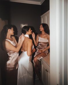 Wedding reception dress
Getting ready wedding
Sparkler exit Bridesmaid Instagram Post, Wedding Content Creator, Pickle Wedding, Small Bridal Party Photos, Bridesmaids Photoshoot, Ceremony Shots, Museum Engagement Photos, Small Bridal Parties