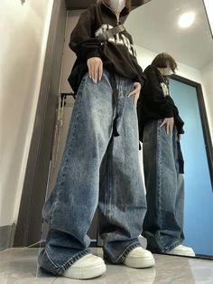 Baggy Jeans Outfit Street Styles, Baggy Jeans Outfit 90s Women, Baggy Outfits Women, Straight Wide Leg Pants, Ooga Booga, Y2k Baggy Jeans, Blue High Waisted Jeans, Streetwear Korean, Alt Clothes