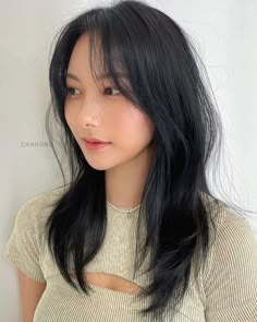 Asian Hairstyles Women, Haircut Female, Asian Long Hair, Korean Haircut, Asian Haircut, Neon Hair, Short Hairdos, Asian Short Hair, Japanese Hairstyle