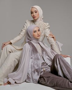 Fashion Catalogue Photoshoot, Raya Photoshoot, Catalogue Photoshoot, Outfit Blouse, Stylish Hijab, Modest Style, Foto Shoot, Trendy Girl, Hijabi Girl