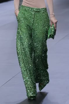 Tendenze moda Primavera Estate 2023: i pantalonielleitalia Outstanding Outfits, Holy Chic, Sequin Pants, Simply Chic, Vestidos Vintage, Looks Chic, Mode Inspiration, Party Fashion