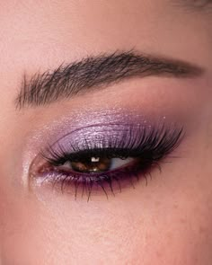 Mauve Purple Eyeshadow Looks, Makeup That Goes With Lavender Dress, Makeup With Purple Dress, Purple Prom Makeup, Prom Eyeshadow, Quince Makeup, Simple Prom Makeup