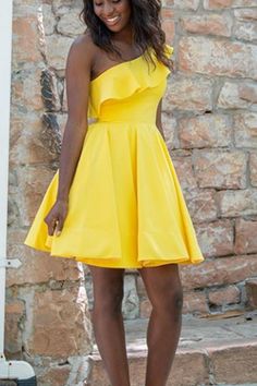 Homecoming Dresses Yellow, Grade 8 Grad Dresses, Yellow Formal Dress, Yellow Homecoming Dresses, Bat Mitzvah Dresses, Grad Dresses Short, Fancy Short Dresses, Cocktail Dress Yellow, Date Dress