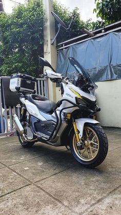 a motorcycle parked in front of a building