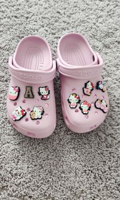 Crocs Outfit, Images Hello Kitty, Secret Sister, Pink Crocs, Crocs Fashion, Secret Sisters, Ballerina Pink, Fancy Fashion, Mode Zara