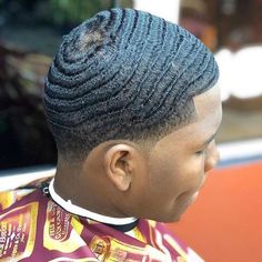 Barber Haircut Styles, 360 Waves Hair, Haircut 360, Mens Hairstyles Curly, Waves Haircut, Fresh Haircut