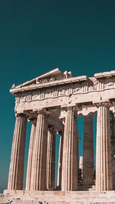 an image of the part of a building that looks like it is made out of stone