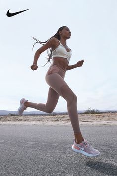 Running Nike, Cute Workout Outfits, Fitness Photoshoot, Fitness Photography, Nike React, Marathon Training, Training Plan, Sporty Outfits