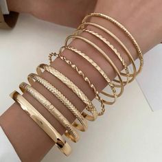 Stylish Value 10pcs/Set Textured Bangle Minimalist Bangle, Jewelry Bangles, Womens Bangles, Gold Bracelets, Jewelry Lookbook, Bangle Designs, Watches Women Fashion, Gold Bangle Bracelet, Bangle Set