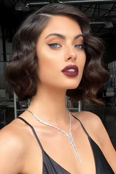 Hollywood Curls, Mekap Mata, Prom Hairstyles For Short Hair, Dark Lipstick, Finger Waves, Short Wavy Hair, Short Wavy, Short Hairstyle