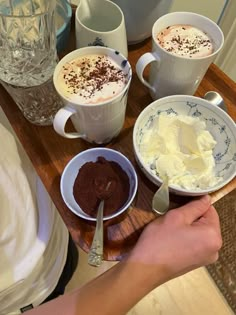 there are three cups of hot chocolate and two mugs of ice cream