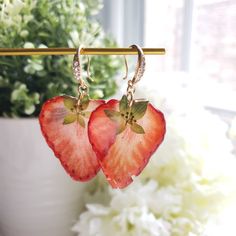 Strawberry Earrings, Dried Strawberries, Dope Jewelry, Funky Jewelry, Jewelry Inspo, Dream Jewelry, Nashville Tn, الرسومات اللطيفة, Pretty Jewellery