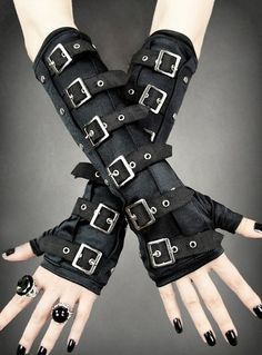 Styl Goth, Stil Rock, Gothic Gloves, Steampunk Mode, Moda Steampunk, Alana Blanchard, Gothic Mode, Steampunk Goth, Goth Halloween