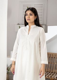 White pure cotton lawn medium length kurta all handworked with white resham. Details on the neckline and sleeves and Booti chan all over. Fully lined with white lawn. (Includes shirt only) Cheap White Cotton Kurta, Simple White Kurti, White Kurti Designs, Kurti Designs Cotton, White Kurti, Simple Kurta, Astoria Ny, White Kurta, Kurta Design