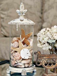 Incorporate seashells into your home decor and get inspired by these charming and easy shell decoration ideas that will make you swoon! Decorating With Seashells, Seashells Template, Seashell Centerpieces, Seashell Garland, Seashell Display, Beachy Theme, Seashell Candles, Seashell Projects, Shell Decorations