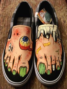 Hand-painted zombie shoes Geek Outfit, Custom Vans Shoes, Zombie Humor, Halloween Shoes, Tenis Vans, Dr Shoes, Creative Shoes, Hand Painted Shoes, Custom Vans