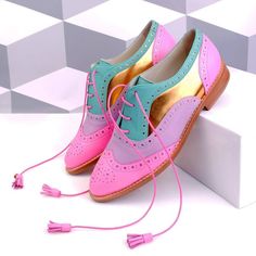 Discover our unique Multicolor Women's Oxfords Tassels Lace Up Wingtip Shoes, perfect for the very best in custom, handmade shoes with FREE shipping. Fall Fashion Shoes, Wingtip Shoes, Brogue Shoes, Shoes Pink, Gold Shoes, How To Make Shoes, Comfortable Flats, Carrie Bradshaw, Crazy Shoes