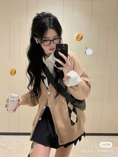 Asia Womens Fashion, Outfits With Black Cap, Combat Boot Outfits Korean, Outfits With White Jacket, Asia Outfit Ideas, Cafe Date Outfit, Korean Business Casual, 대학생 스타일, Korean Instagram