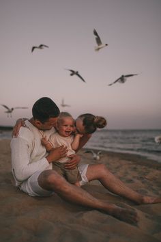 1st Birthday Beach Photoshoot, Jenny Billingham, Toddler Beach Photos, Beach Holiday Photos, Hawaii Family Photoshoot, Strand Shoot, Baby Beach Photos