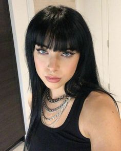 Chloe Hodgson, Short Hair Fringe, Straight Black Hair, Short Black Hairstyles, Hair Inspo Color, 가을 패션, Green Hair