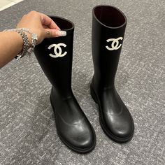 Winter Lifestyle, Versace Heels, Miu Miu Heels, Kd Shoes, Boots Luxury, Chanel Boots, Red Chanel, Boots For Fall, Stiletto Boots