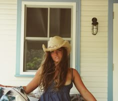 Straw Cowboy Hat Aesthetic, Straw Cowgirl Hats Beach, Straw Cowgirl Hat Outfit, Straw Cowboy Hat Beach, Costal Cowgirl Outfits, Saltwater Cowgirl, Cowgirl Hat Outfit, Western Hats For Women, Stetson Cowboy Hats