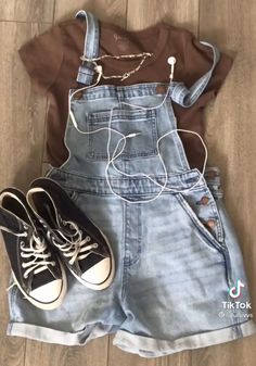 Mode Hippie, Mode Zara, Swaggy Outfits, Really Cute Outfits, Denim Overalls, Mode Vintage, Mode Inspiration, Teen Fashion Outfits, Retro Outfits