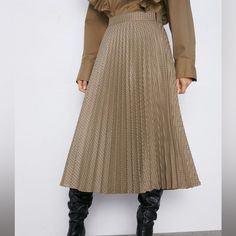 Has Never Been Worn. Perfect Condition. Winter Beige Pleated Skirt, Casual Beige Pleated Skirt For Fall, Fitted Beige Pleated Skirt For Fall, Chic Brown Pleated Skirt For Winter, Chic Brown Zara Skirt, Brown Pleated Skirt For Fall, Chic Khaki Skirt For Fall, Chic Brown Pleated Skirt For Fall, Zara Brown Lined Skirt