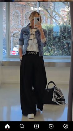 Slouchy Jeans Outfit Summer, Wide Pants Winter Outfit, Casual 30 Year Old Outfits, All Black Outfit Spring, Wide Leg Pants Outfit Shoes, Wide Fit Jeans Outfit, Wide Leg Pants Fall Outfit, Rock Chic Outfits Summer, Travel Attire For Women Airport