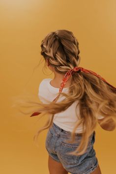 Summer Hair Inspiration | How To Style Hair Scarves #besthairstylescurlyhair Summer Hair Inspiration, How To Style Hair, Accessories Nail, Effortless Hairstyles, Trending Hairstyles, Box Braids Hairstyles, Summer Hair, Style Hair