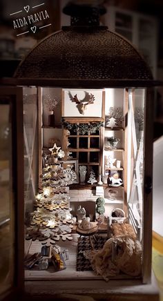 the inside of a doll house with lots of furniture and decorations in it's display case