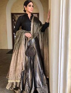 How To Wear A Dupatta – Different Types and Draping Style Ideas Party Wear Outfits, Indian Bridal Lehenga, Indian Wedding Outfits, Lehenga Designs, Indian Designer Outfits, Indian Attire, Luxury Bridal