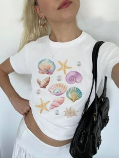 Photo T Shirt, Printed Tees Women, Shell Outfit, Women T Shirt, Prints For Shirts, Summer Shirt Design, Y2k Style Short Sleeve Tops For Vacation, Y2k Style Tops For Beach Vacation, Y2k Summer T-shirt With Graphic Design