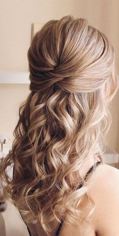 Half up for a golden blonde. For pretty golden blonde hair color , this is a great style that showcases both hair color and... Half Up Hairstyles, Golden Blonde Hair Color, Bridemaids Hairstyles, Half Up Half Down Hair Prom, Golden Blonde Hair, Prom Hairstyles For Long Hair, בר מצווה, Golden Blonde