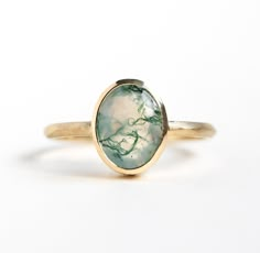 Unique gold oval moss agate ring with hammered band. Soft Autumn Jewelry, Tree Hugging, Hand Candy, Moss Agate Jewelry, Autumn Jewelry, Bezel Set Engagement Ring, Bridal Jewels, Agate Engagement Ring, Moss Agate Ring