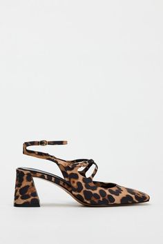 ANIMAL PRINT SLINGBACK SHOES - Leopard | ZARA United States Blazers Shoes, Zapatos Mary Jane, Joggers Shoes, Leopard Print Shoes, Vintage Leopard, Leopard Shoes, Animal Patterns, Jeans Cargo, Square Head