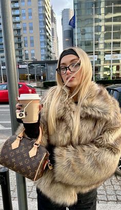 Santacon Nyc, City Slickers, Winter Attire, Cindy Kimberly, Classy Aesthetic, Fit Ideas, Streetwear Outfits, Fancy Outfits, Baddie Outfits