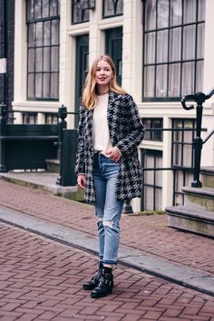 OUTFIT | Biker Boots, Street Style, Fashion Inspiration and models off dutey to inspire you what to wear. Fashion Blogger, Dutch, Amsterdam Dress Over Turtleneck, Biker Boots Outfit, Outfit Ideas With Boots, Outfit Biker, Zara Denim Dress, Outfit Styles, Ashley Tisdale, Biker Boots, Outfit Posts