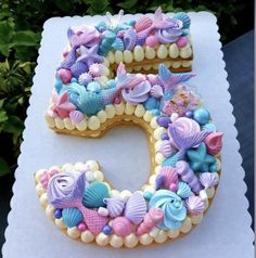 the number five cake is decorated with sea shells