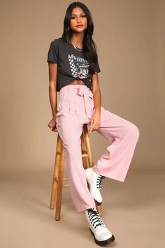 The 27 Best Shoes To Wear With Wide Leg Pants Light Pink Blazer Outfit, Pink Linen Pants, Pink Pants Outfit, Light Pink Pants, Dress Pants Women, Cute Pink Outfits, Light Pink Blazers, Capsule Wardrobe Women, Tailored Style