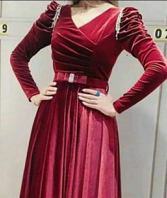 Velvet Dresses Outfit, Indian Dress Up, Simple Long Dress, Simple Dress Casual, Fashion Work Outfit, Velvet Dress Designs, Dinner Dress Classy, Velvet Dresses, Fancy Dresses Long