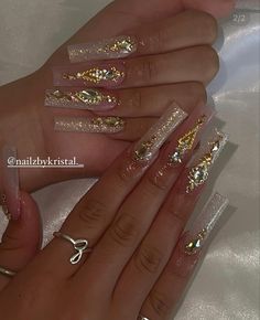 Gold Gem Acrylic Nails, Simple Graduation Nails Acrylic, Champagne Nails Quinceanera, Hold Nails Acrylic, Gold Nails Extra, Rose Gold Acrylic Nail Designs, Long Bday Nails, Yellow Prom Nails Acrylic, Gold Debut Theme