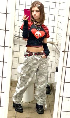 #mallgoth #y2k #2000s #alternative #goth #gothsubculture #alt Early 2000s Alt Fashion, 2000s Mall Goth Outfits, Punk Goth Outfits 2000s, Mall Goth Dti, Early 2000s Mall Goth, Y2k Mall Goth, 90s Mall, 2000s Mall, Black Mall Goth