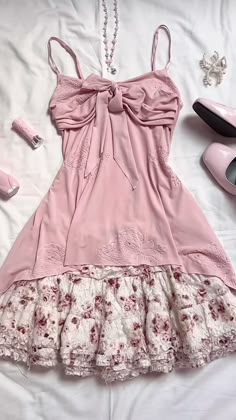 Innocent Clothes Aesthetic, Haruhi Outfit, Pink Vintage Outfits, Babydoll Aesthetic Outfits, Casual Princess Outfits, Light Feminine Outfits, Innocent Outfit, Pink Coquette Dress, Outfit Ideas Kawaii