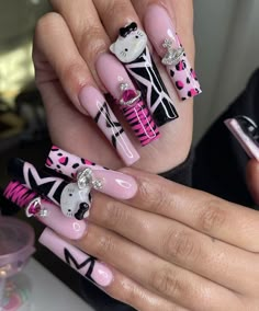 Black And Pink Kawaii Nails, Pink And Black Nail Ideas, Long Y2k Nails, 200s Nails, Emo Y2k Nails, Nail Art Y2k, 2000s Nails Acrylic