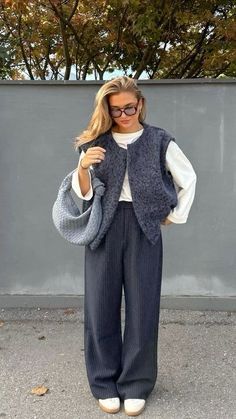 Copenhagen Style September, Fall Nanny Outfit, Christmas Outfits Aesthetic Elegant, Winter Study Outfit, Winter Streetstyle 2024, Scandi Winter Outfits, Napa Winter Outfit, Mariniere Outfit, Scandi Winter Fashion