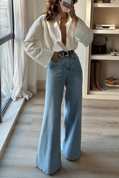 Fall Denim Outfits 2024, Mid Rise Trousers Outfit, Business Casual Outfits Denim, Elegant Clothes For Women Classic Style, Wide-leg Jeans, High Waisted Bootcut Jeans Outfit, Wide Flare Jeans Outfits, Office Jeans Outfit Casual Fridays, Styling Bootcut Jeans