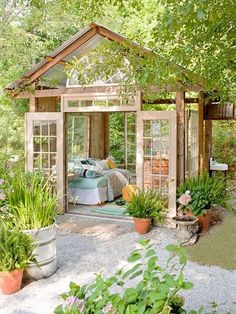 a small garden shed in the middle of some trees